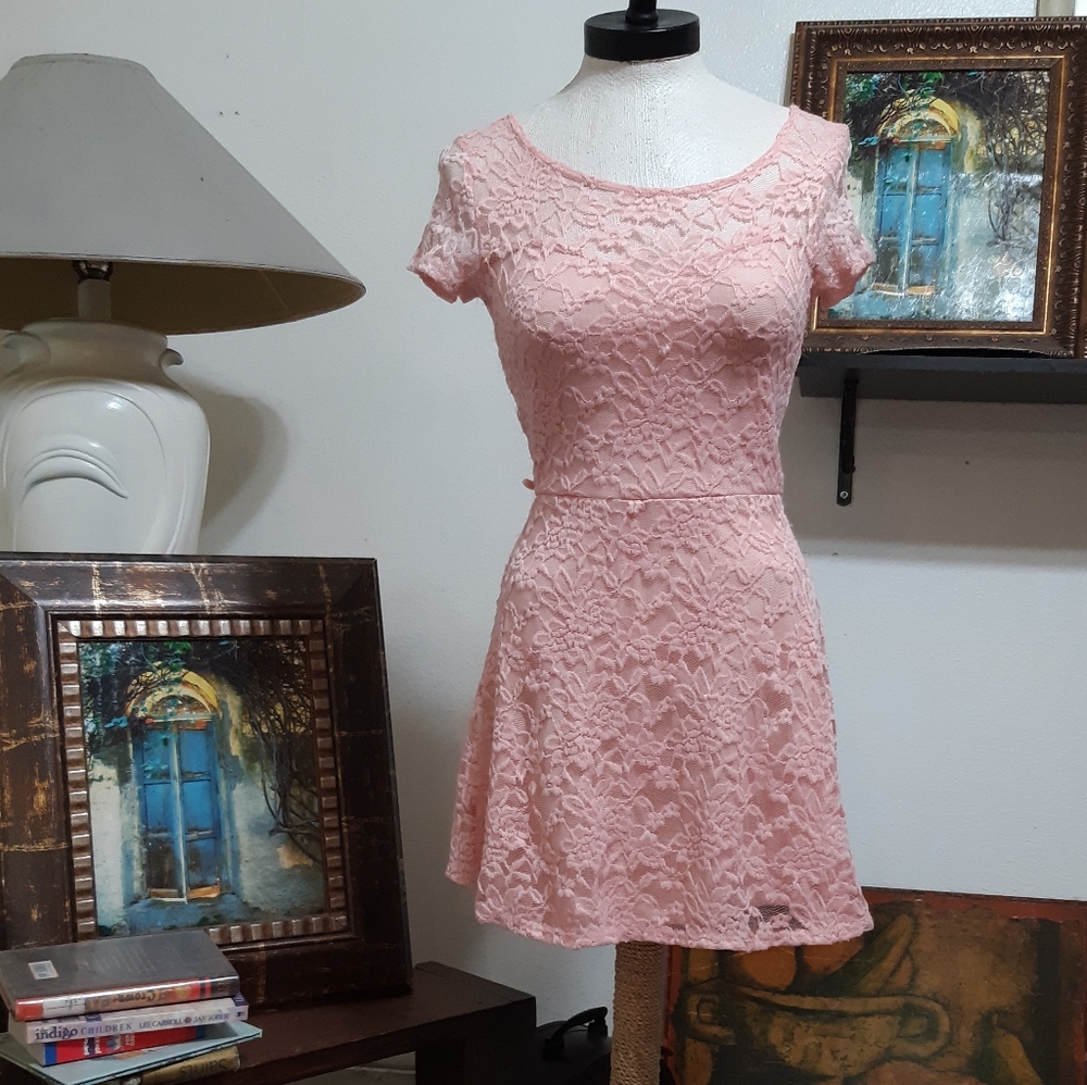 Womens Lacy Pink Dress Sz Medium Stretchy WETSEAL Peachy Pink Above Knee